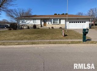 2700 N 11th St, Clinton, IA 52732
