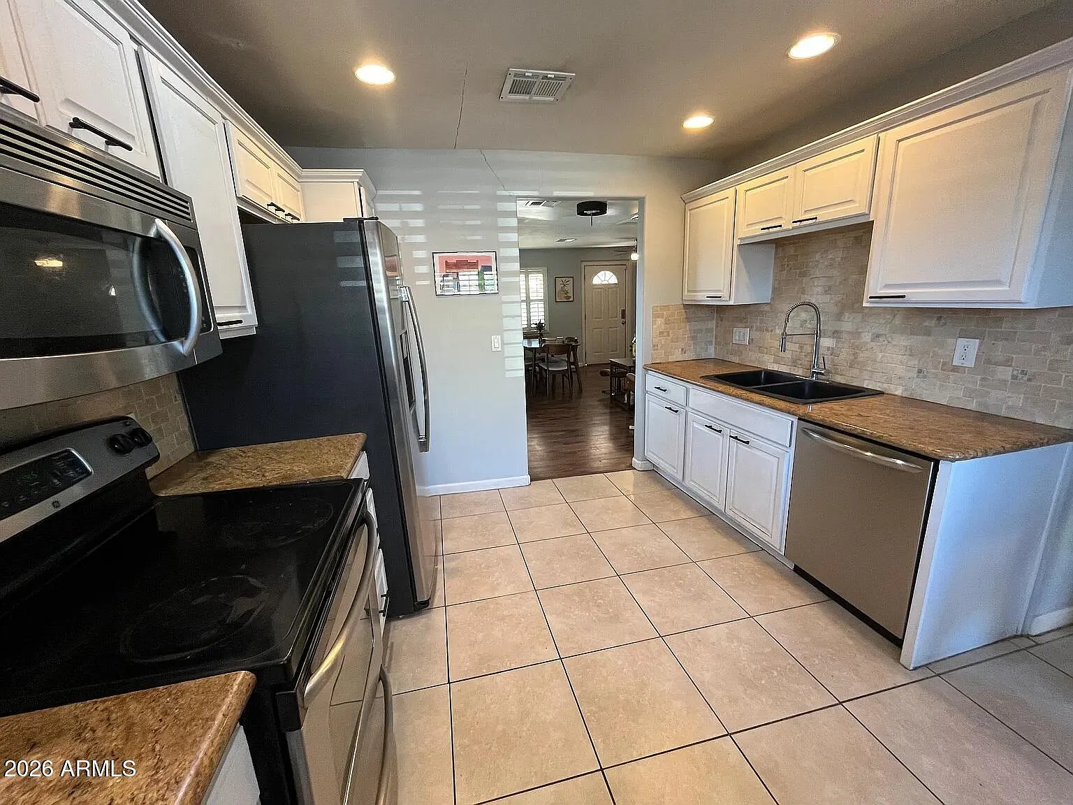 3 bed, 2.0 bath, 1179 sqft, $2,500 — Photo 3