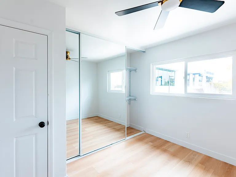 780 E Walton St #B — Photo 8