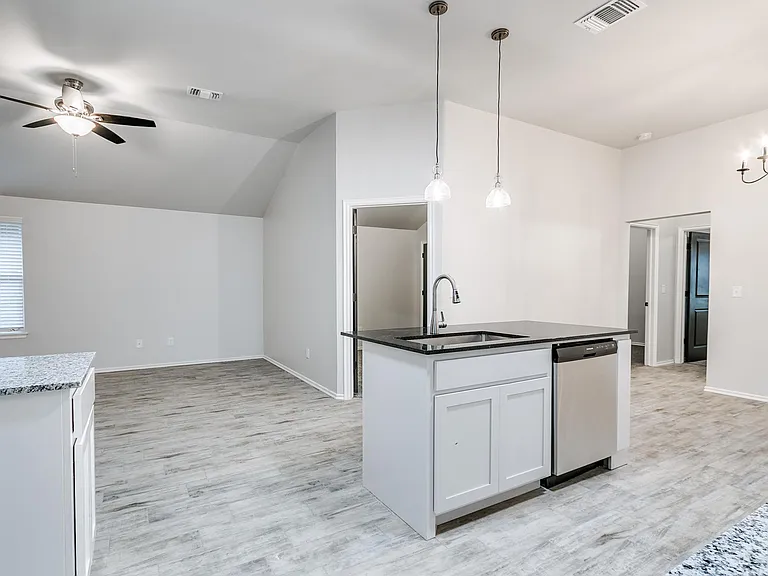 824 Chase Ln — Photo 12