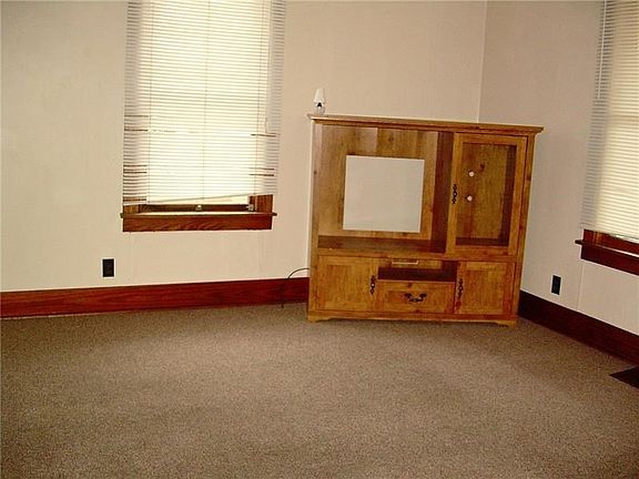 4th image of 61 N Clymer Ave #65