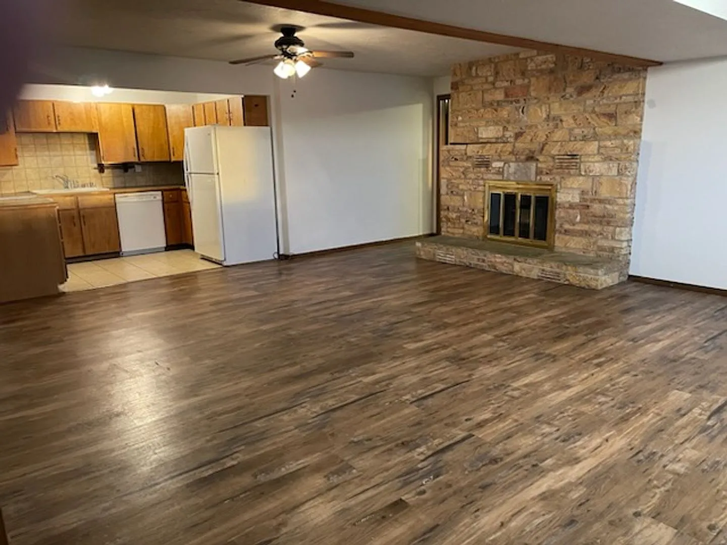Waterfront! Sunset views! 3 bdrms! Attached garage! Private driveway! — Photo 4