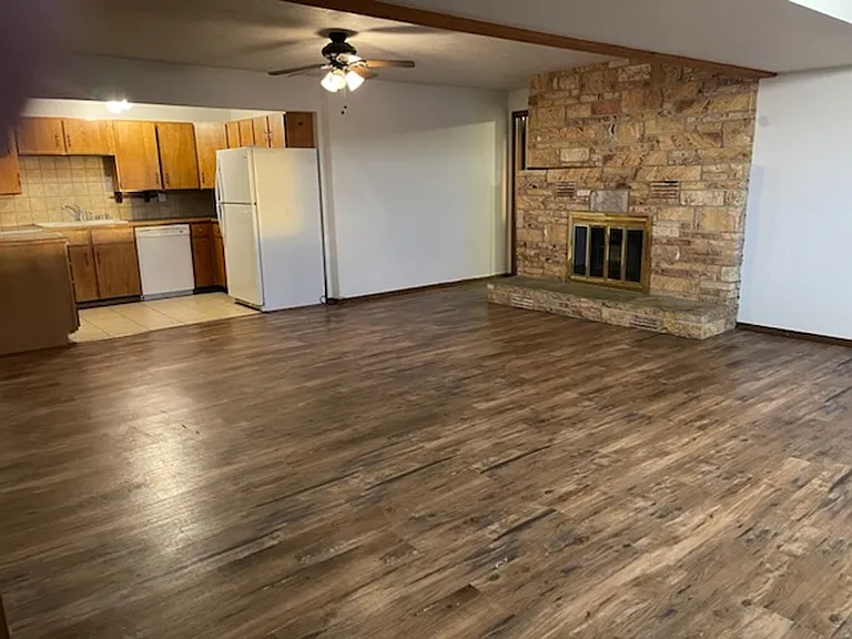 310 N Crestview Dr #B — Photo 4
