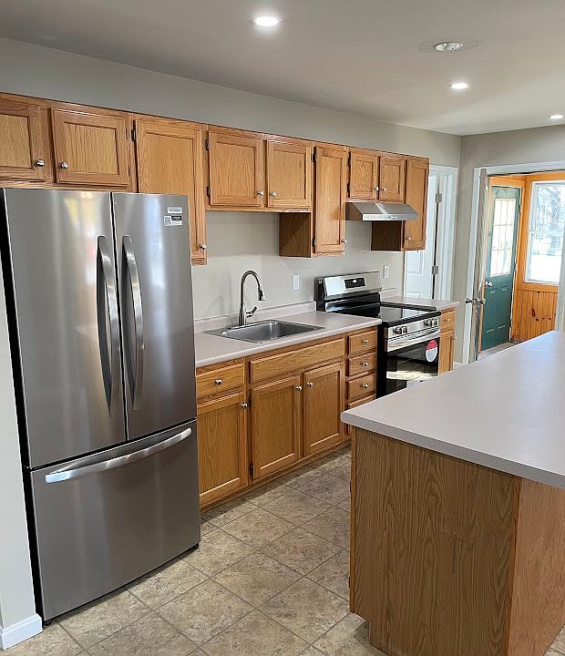 Large eat-in kitchen with brand new appliances and recessed lighting