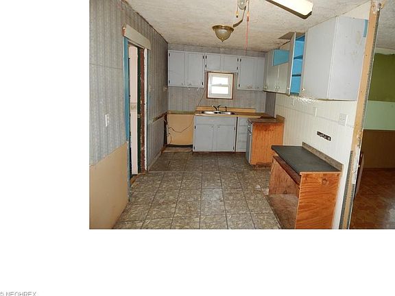 5th image of 126 Hale St