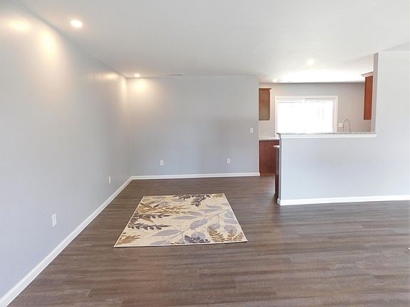 5th image of 1505 Amesbury Ct