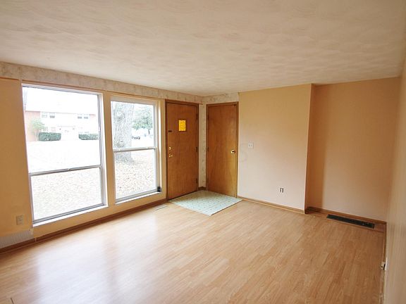 4th image of 5465 Rockwood Ct