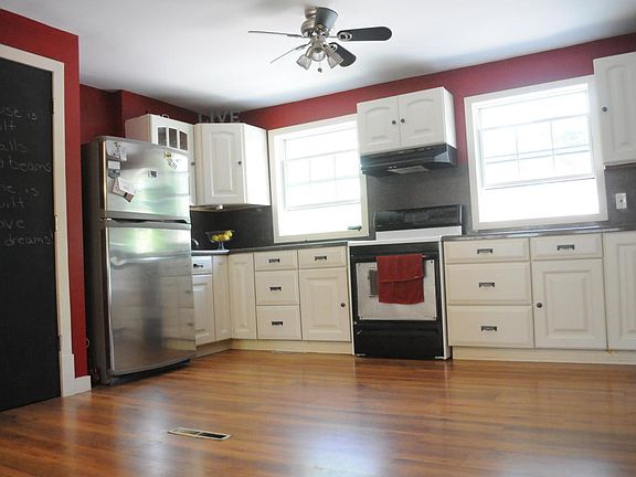 5th image of 3681 Van Buren St
