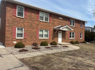 824 W 20th Ave #D, Oshkosh, WI 54902