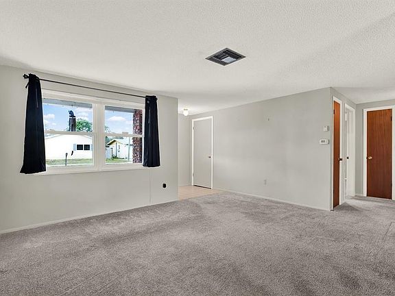 4th image of 11100 Tyler Dr