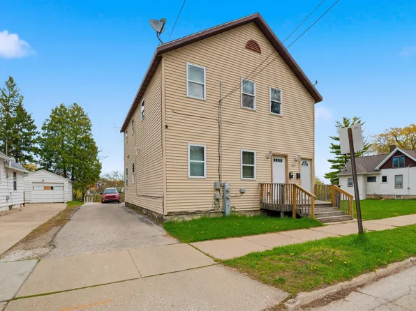 1217 Saint Clair St, Green Bay, WI 54301