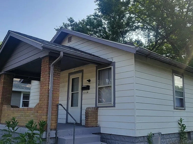 1119 S Denny St — Photo 1