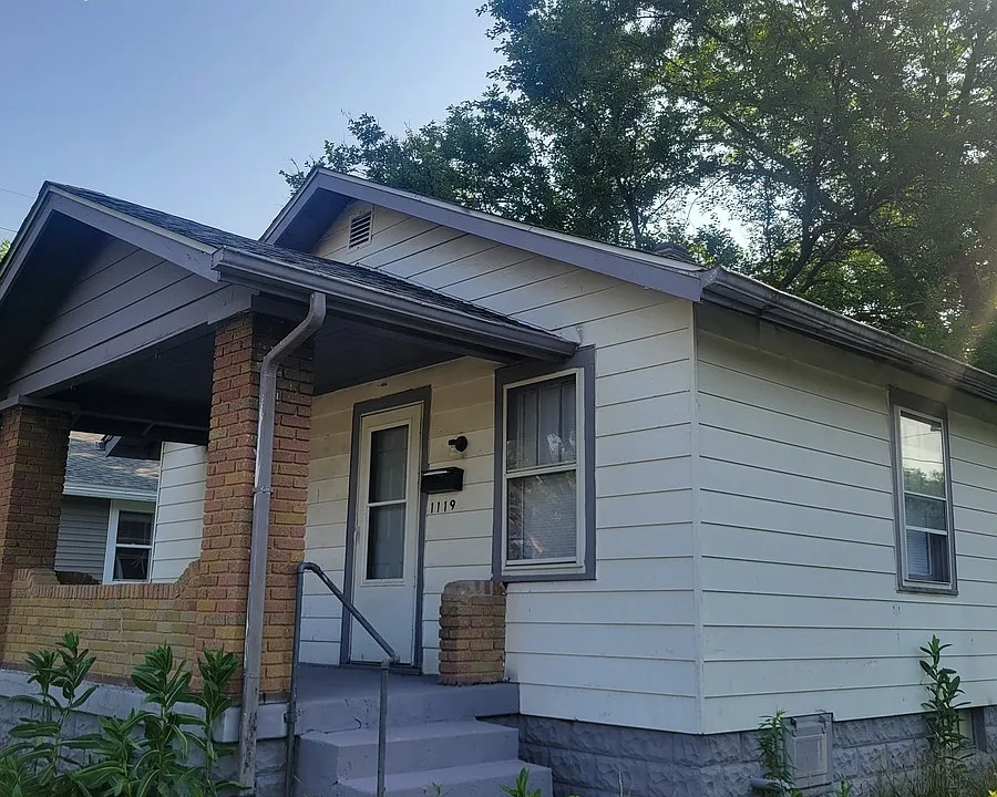 1119 S Denny St