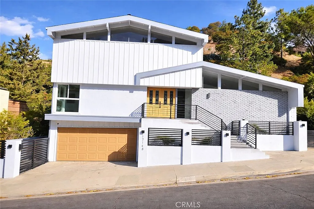 4 bed, 2.5 bath, 2200 sqft, $7,499 — Photo 1