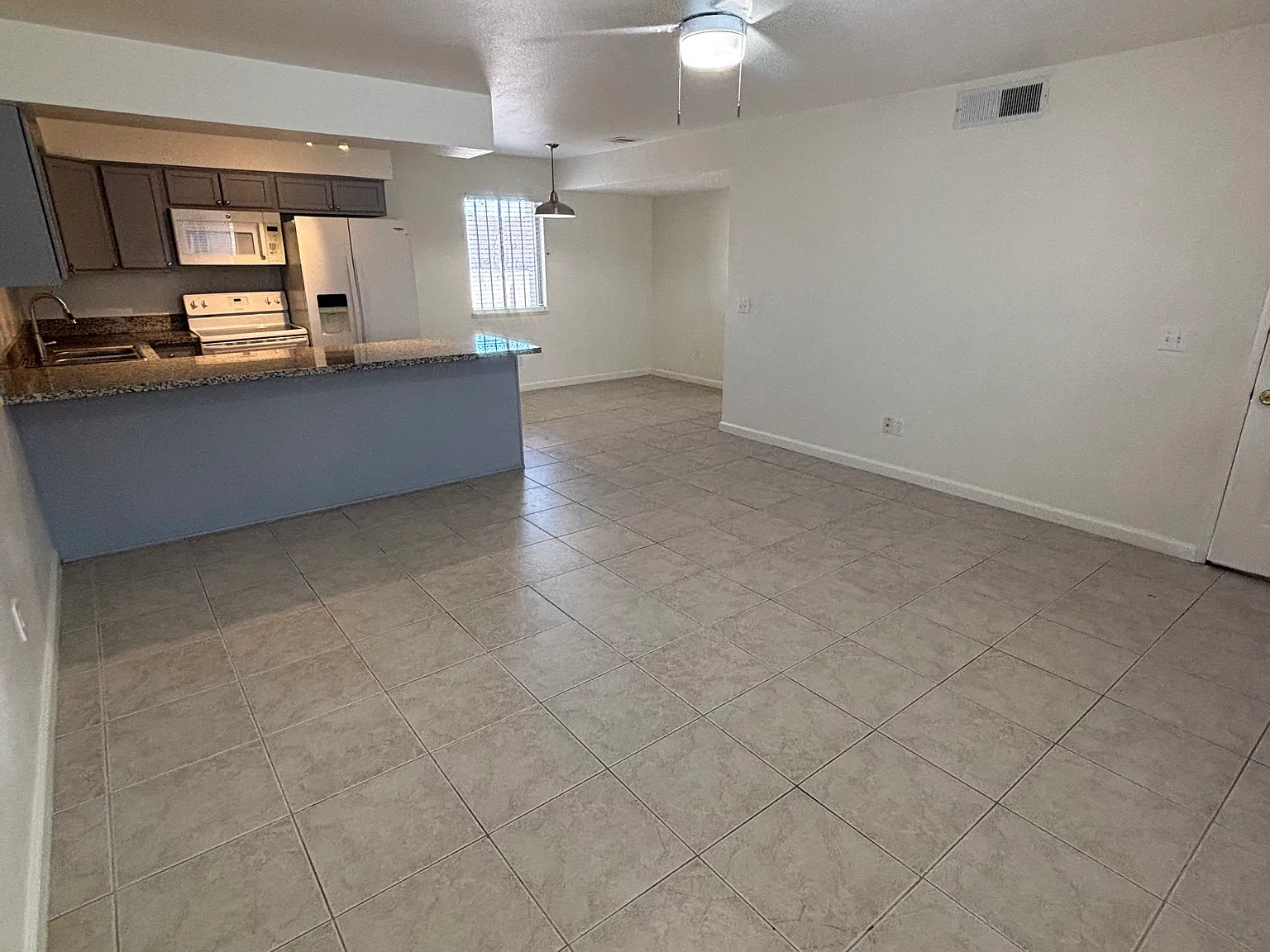 2 bed, 950 sqft, $1,500 — Photo 2