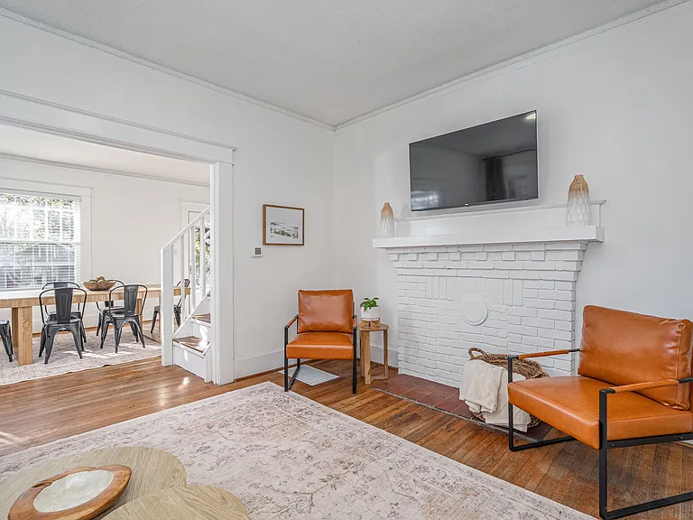1101 Lancaster St — Photo 4