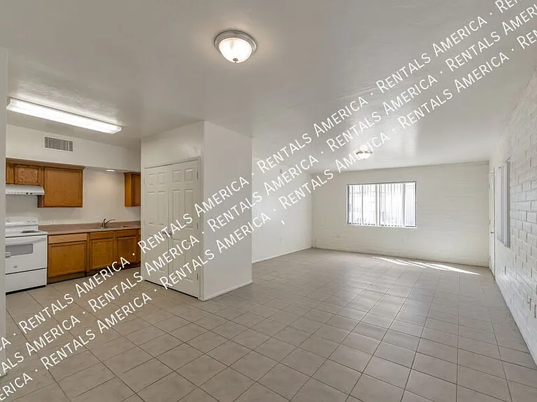 7051 S 6th Ave #1 — Photo 4
