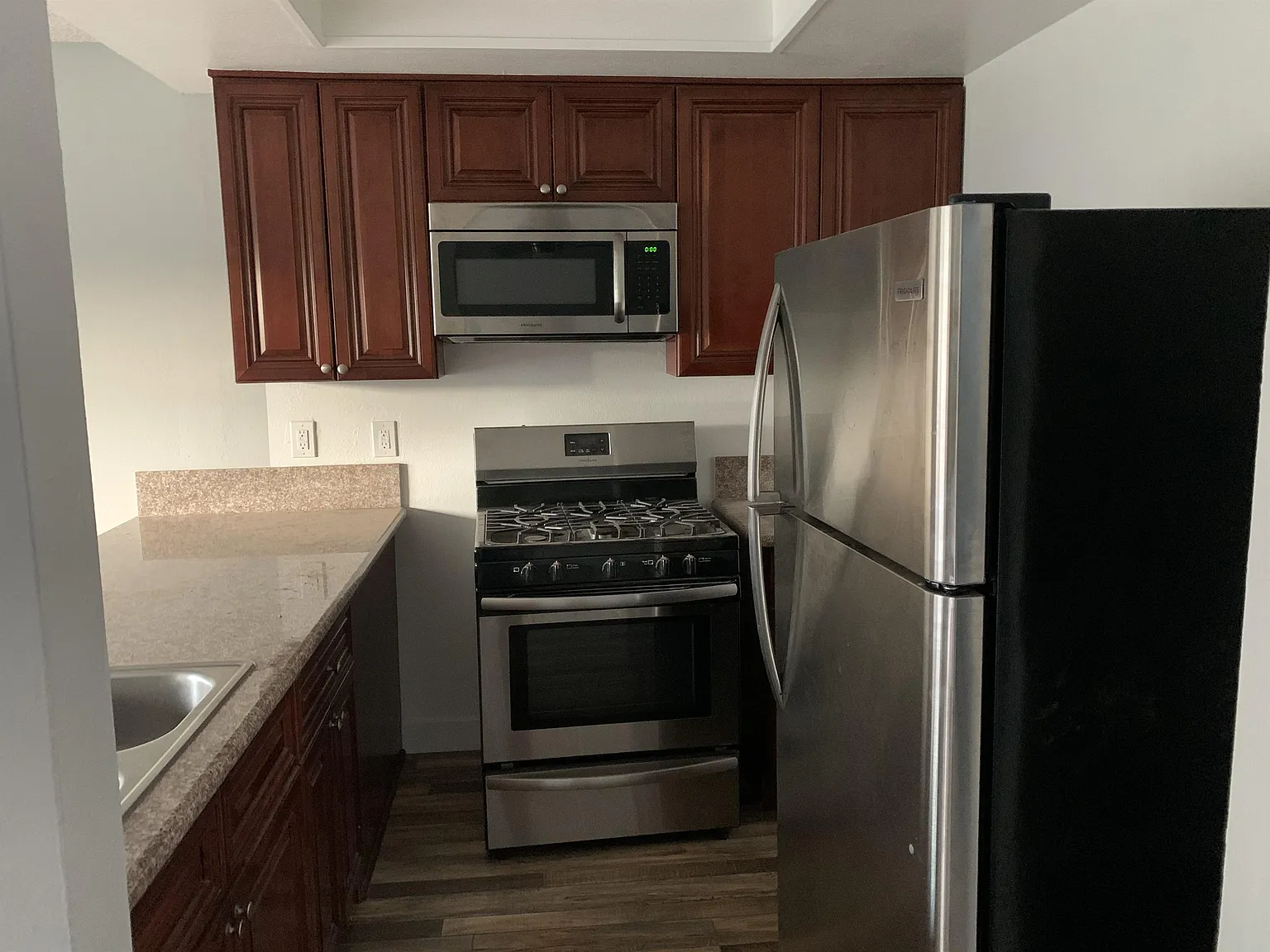 1243 Fedora St - 5 — Photo 4