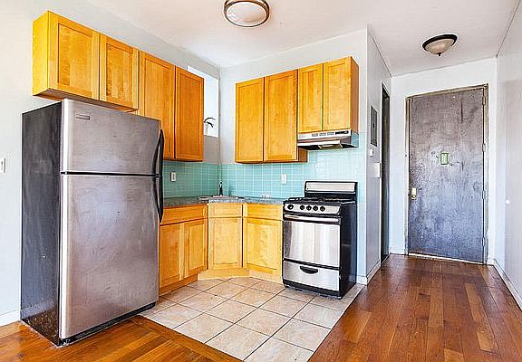 4th image of 282 Cooper St APT 1R