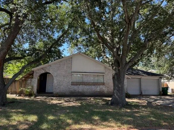 728 Milton St, Angleton, TX 77515