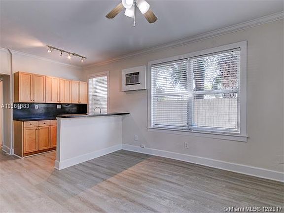 5th image of 119 NE 7th Ave