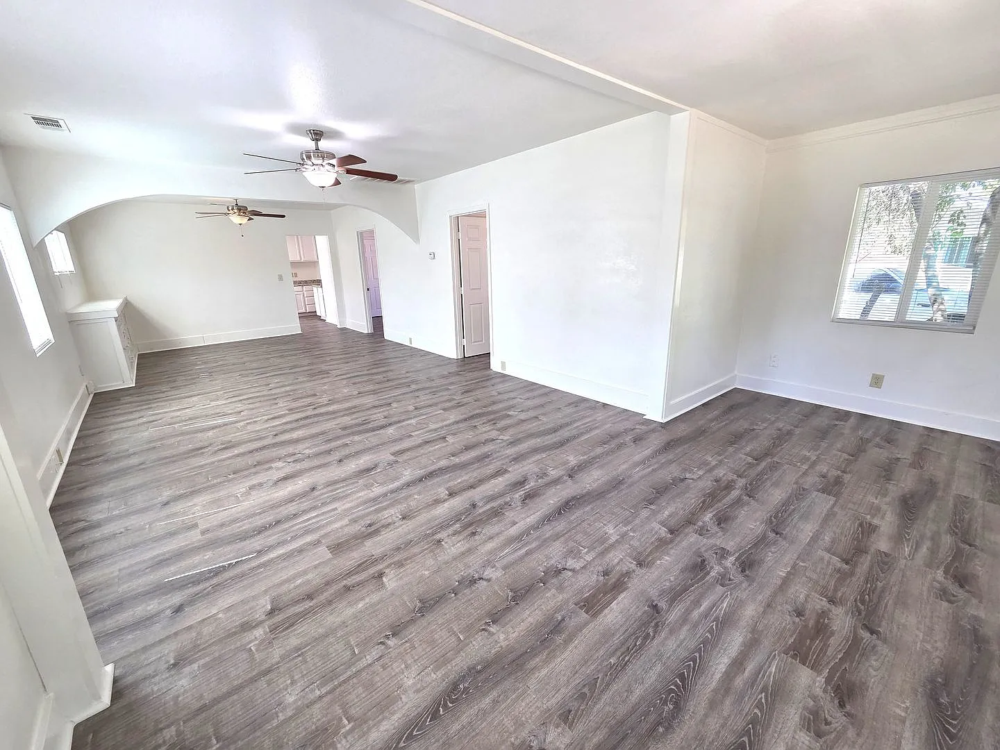 Immaculate 4 Bedroom 2 Bath Home — Photo 4