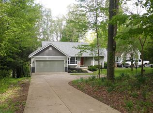 697 Highland Hills Dr, Howard, OH 43028