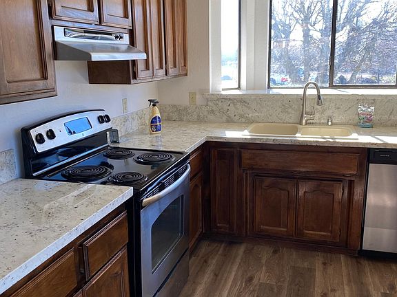 4th image of 2721 Country Club Dr Unit A