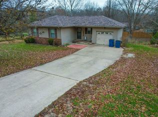 105 Amber St, Cassville, MO 65625