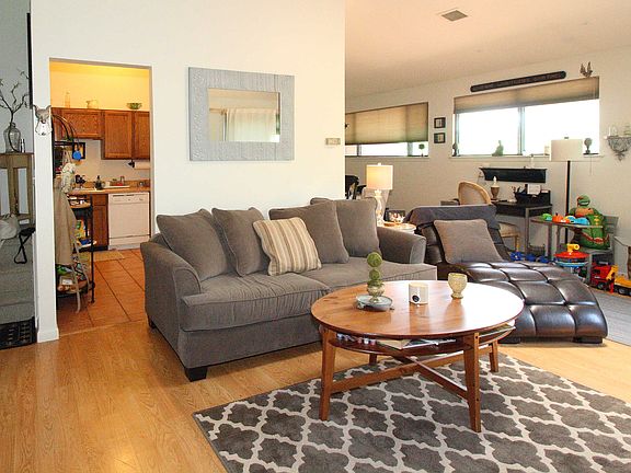Open concept living w/deck