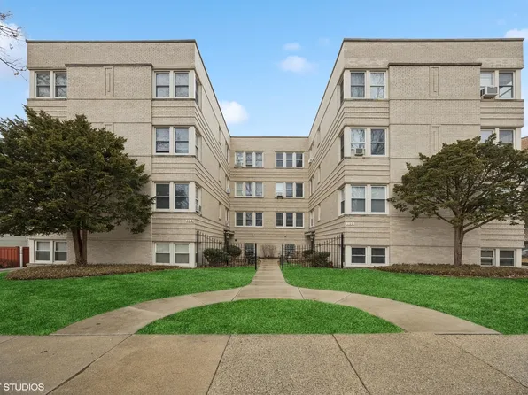 100 Pine Ave Unit 3, Riverside, IL 60546