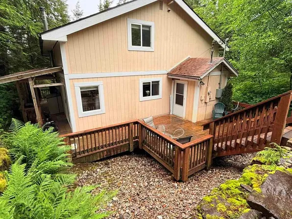 12399 Blackberry Ln, Ketchikan, AK 99901