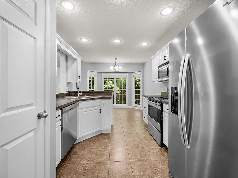 4433 Taylor Hall Ln — Photo 12