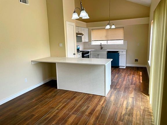 2nd image of 451 Oakdale Dr