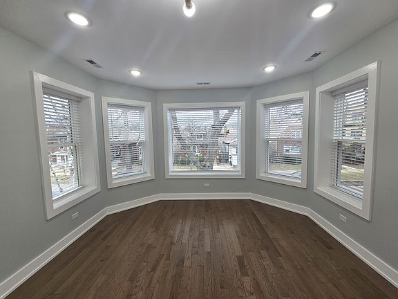 2nd image of 5841 N Rockwell St APT 1