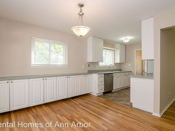 5th image of 2967 Aurora St
