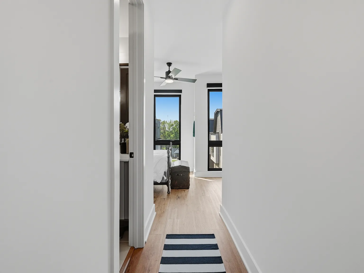 1 bed, 1.5 bath, 1264 sqft, $3,800 — Photo 2