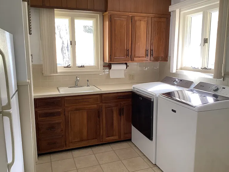 Laundry/ utility room including 1/2 bath