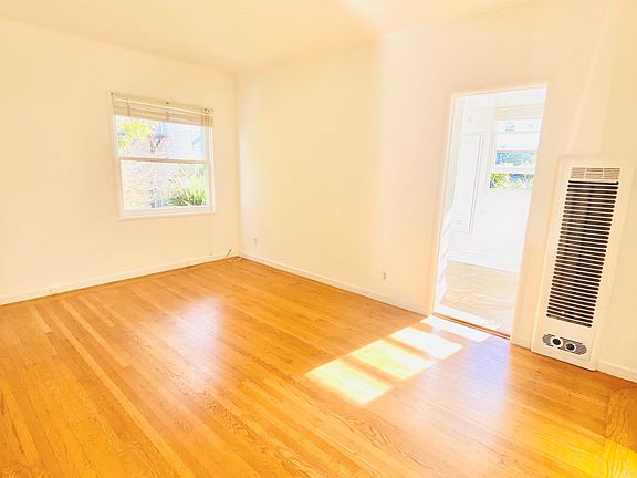 2nd image of 2807 Greenwich St #B