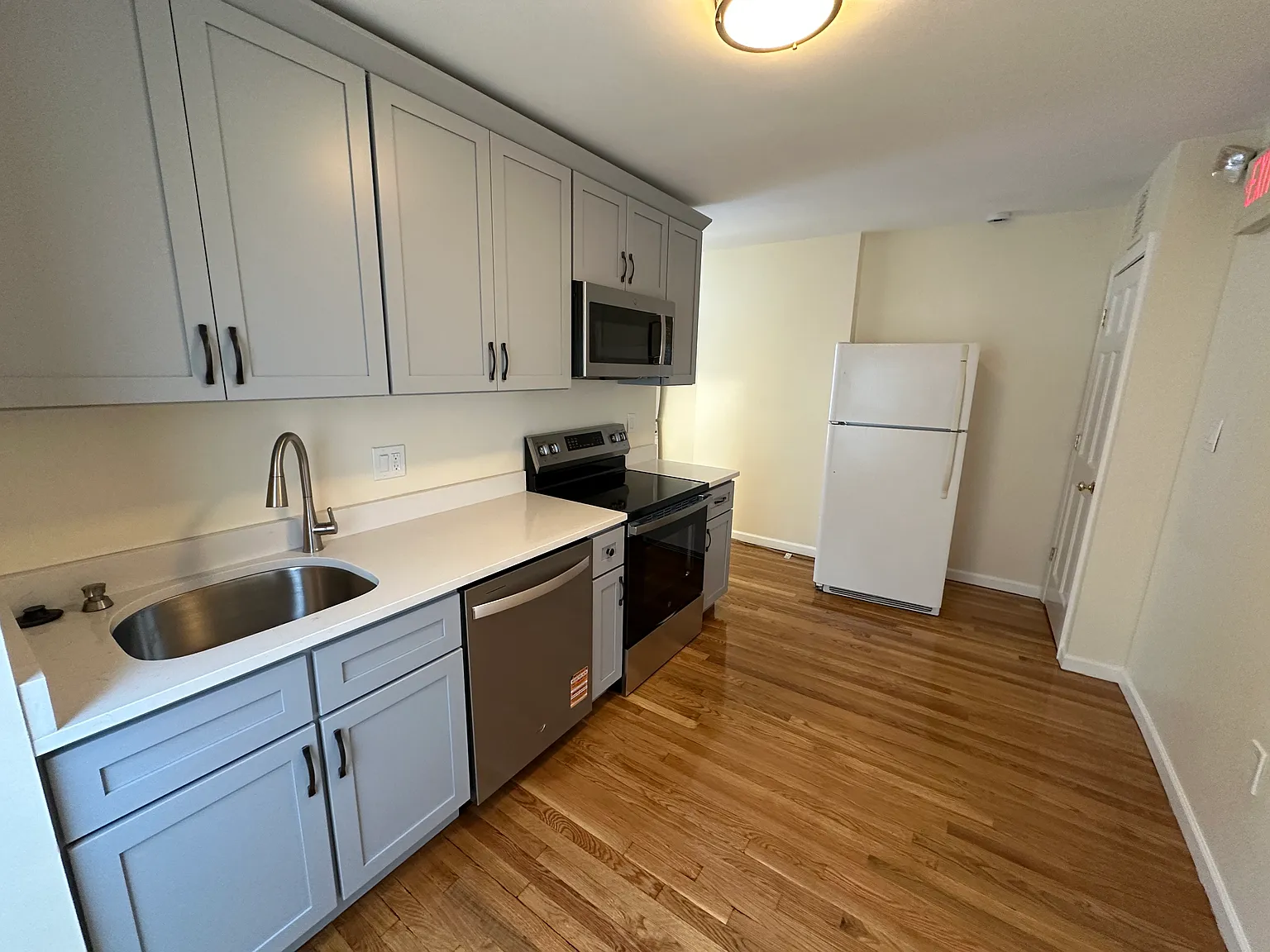 3 bed, $3,500 — Photo 3