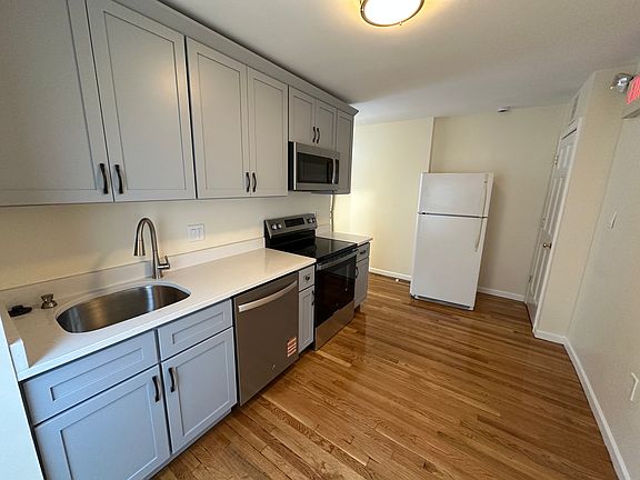 3rd image of 387 Somerville Ave APT 3