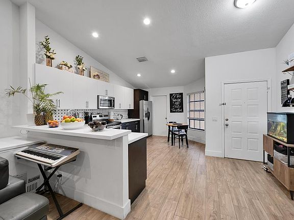 4th image of 8205 Waterford Avenue