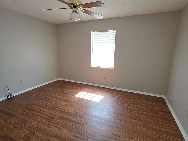 1336 S Sidney Ave — Photo 8