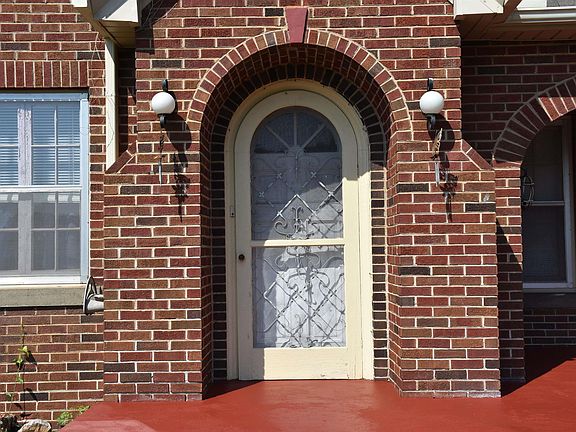 5th image of 107 N Main Ave
