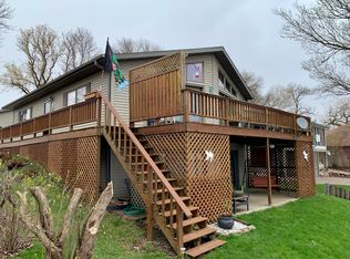 25801 105th St, Spirit Lake, IA 51360