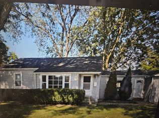 1102 Grand Ave, Aurora, IL 60506