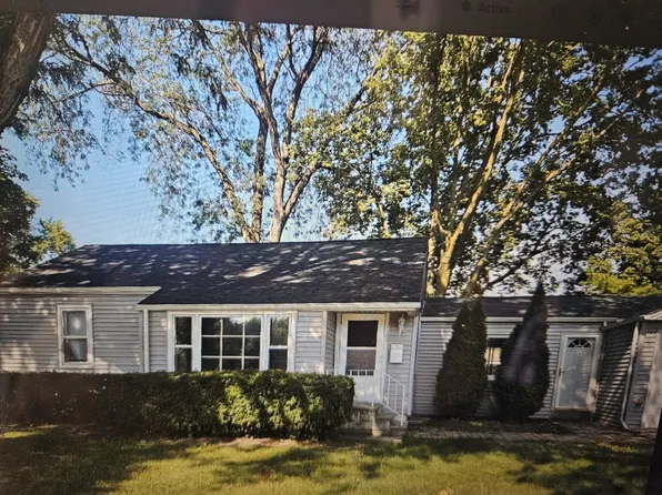 1102 Grand Ave, Aurora, IL 60506