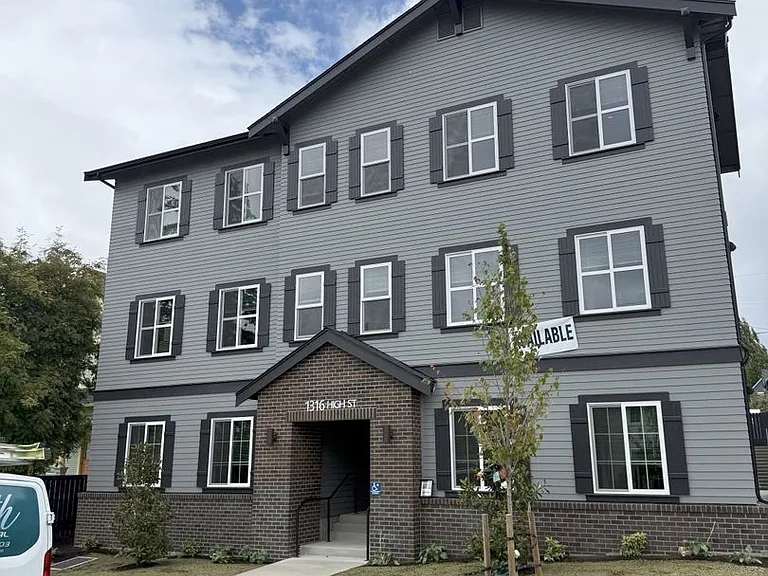 1316 High St — Photo 3
