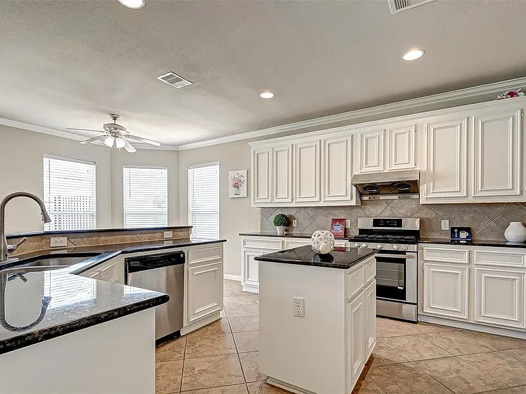 4602 Butler Springs Ln — Photo 12