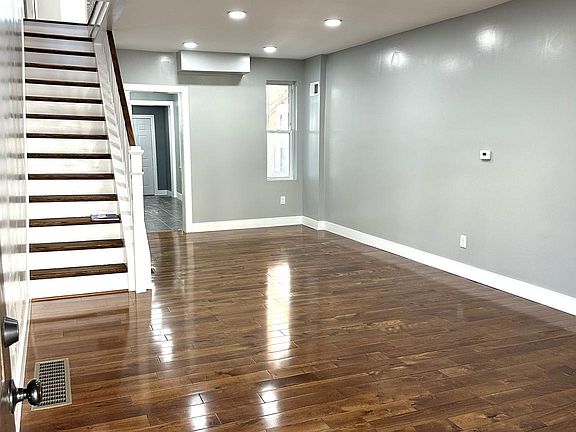 5th image of 5924 N Beechwood St